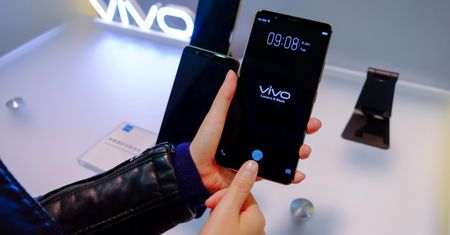 Vivo przywiozło na CES 2018 smartfona z czytnikiem linii papilarnych wbudowanym w ekran