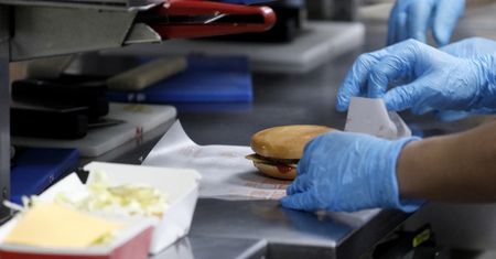 Pracownicy McDonald's zdradzili tajemnicę. Ujawnili "hacki" dotyczące jedzenia