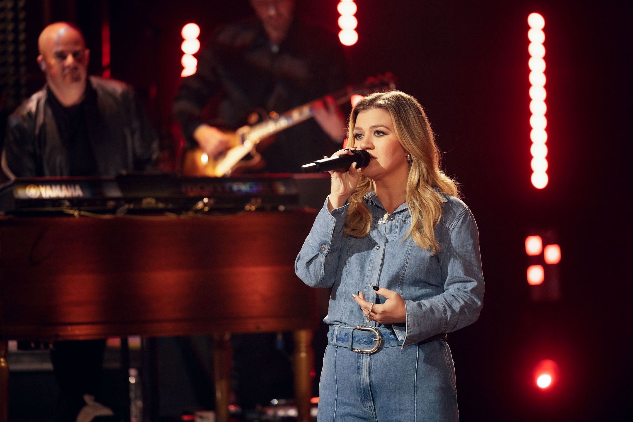 The Kelly Clarkson Show - Season 5THE KELLY CLARKSON SHOW -- Episode 7I008 -- Pictured: Kelly Clarkson -- (Photo by: Weiss Eubanks/NBCUniversal via Getty Images)NBCnup_202545, episodic, select, air date 10172023, nbcu photo bank, 2020s, 2023-2024, talk show, single, solo