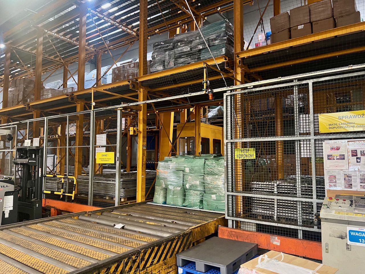 LS Airport Services. Terminal cargo