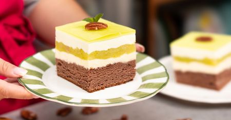 Ciasto gruszkowe z galaretką na weekend. Zachwyci wszystkich nie tylko wyglądem