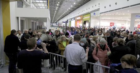 Rosjanie są przerażeni skutkami sankcji. "Serce mi pęka"