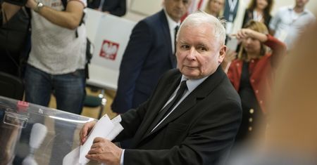 Sondaż na zlecenie Platformy Obywatelskiej. PiS liderem, ale KO je goni