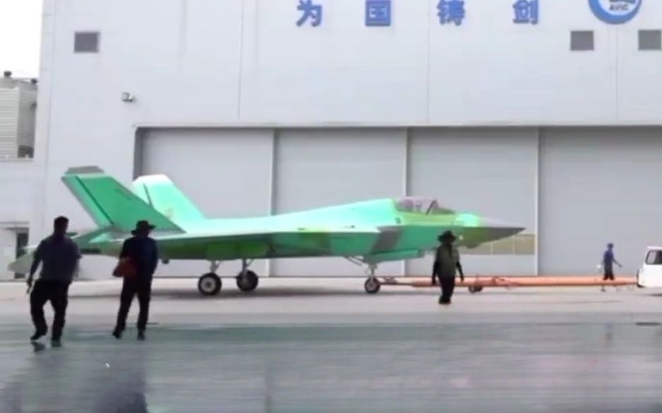 Rzucili wyzwanie amerykańskiemu F-35. Chiny prezentują nowy myśliwiec