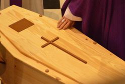Przed pogrzebem rodzina otworzyła trumnę. W środku znajdowała się obca im osoba