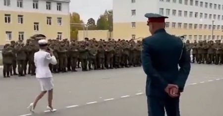 Sceny niczym z komedii w Rosji. Tak wyglądała niespodzianka dla poborowych