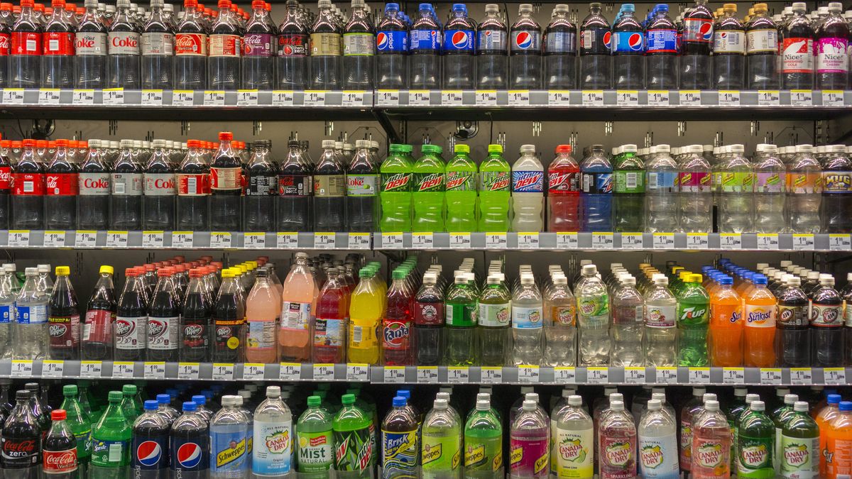 Sklepy będą przyjmowały plastikowe i szklane butelki, a także aluminiowe puszki po napojach