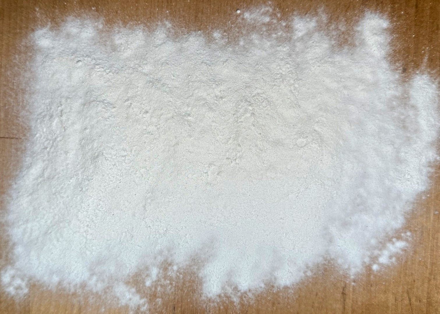 Soda oczyszczona to wszechstronny i niedrogi produkt o licznych zastosowaniach w kuchni, domu, ogrodzie i pielęgnacji.