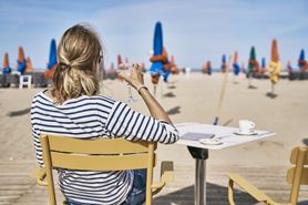 Zakazane na plaży i podczas biwaku. O tych produktach lepiej zapomnij latem