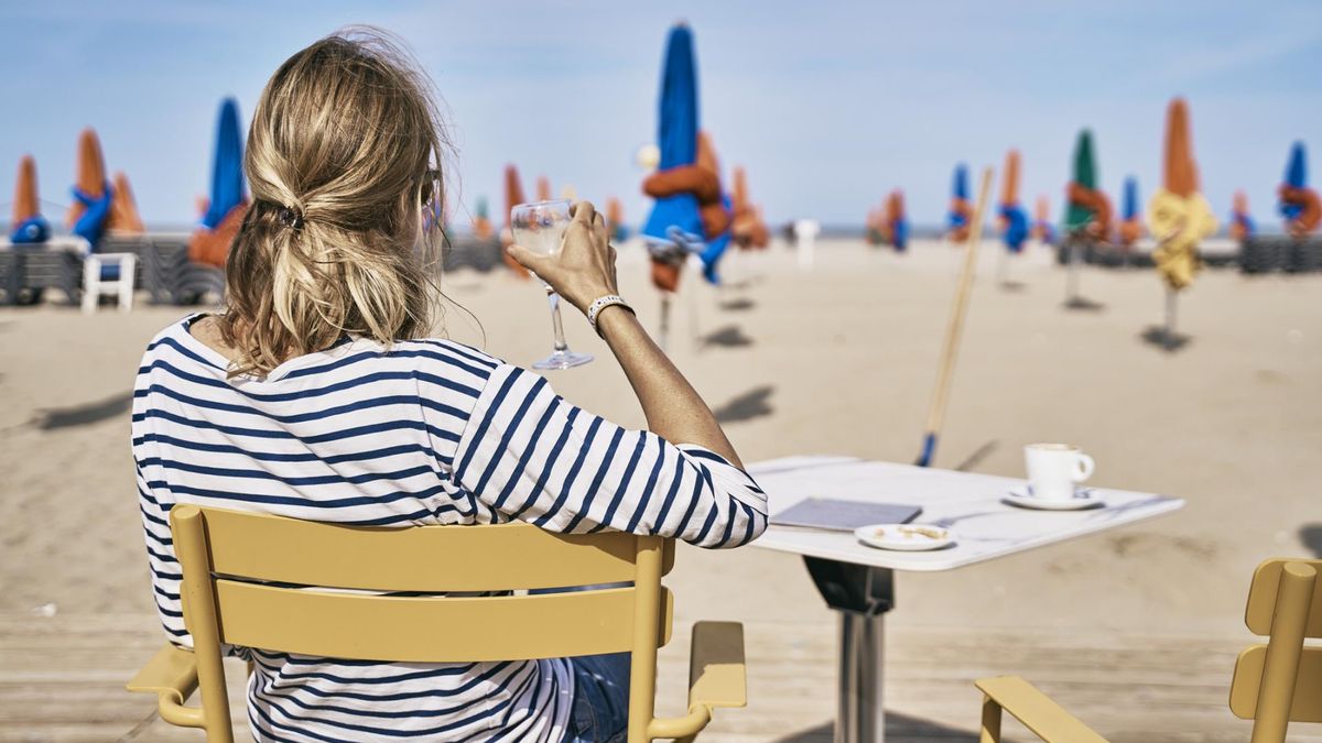 Latem chętnie sięgamy po słone przekąski, fast food i alkohol