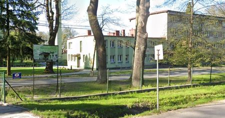 Nauczyciel znów pojawił się w szkole pijany. Wezwano policję