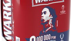 Ronaldinho na opakowaniach i w reklamach piwa Warka