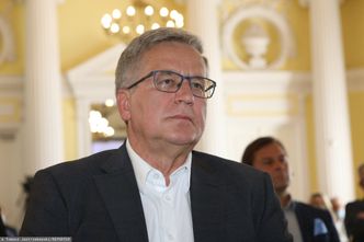 Podwyżki dla polityków. Komorowski: Ludzie widzą byle jaką pracę posłów