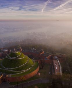 Komisja Europejska chce zaostrzyć walkę ze smogiem. Polski rząd wręcz przeciwnie
