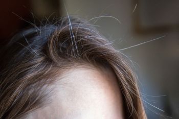 Pierwsze siwe włosy? Ten sekret Japonek może być rozwiązaniem