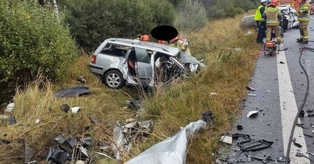 Tragedia na drodze. Nie żyją dwaj kierowcy [Foto]