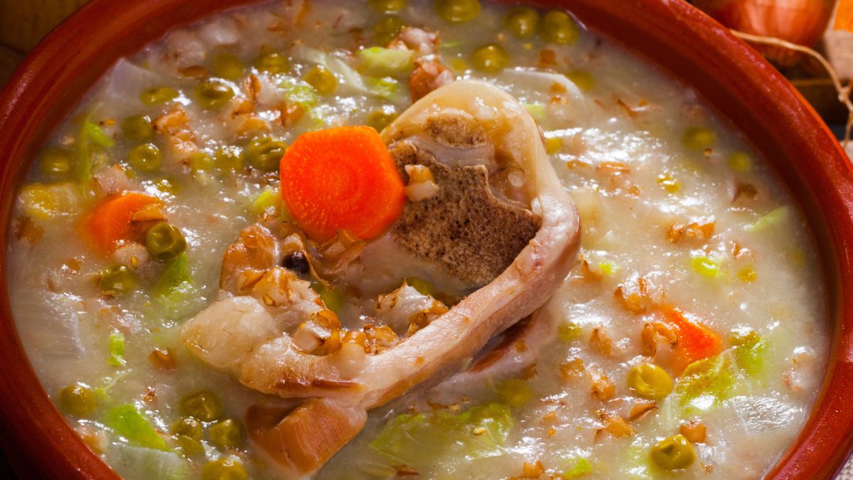 Szkocki rosół z jagnięciny przypomina krupnik