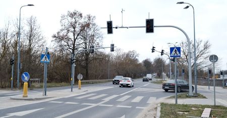 Nowe światła na skrzyżowaniu już działają. Kierowcy muszą zdjąć nogę z gazu