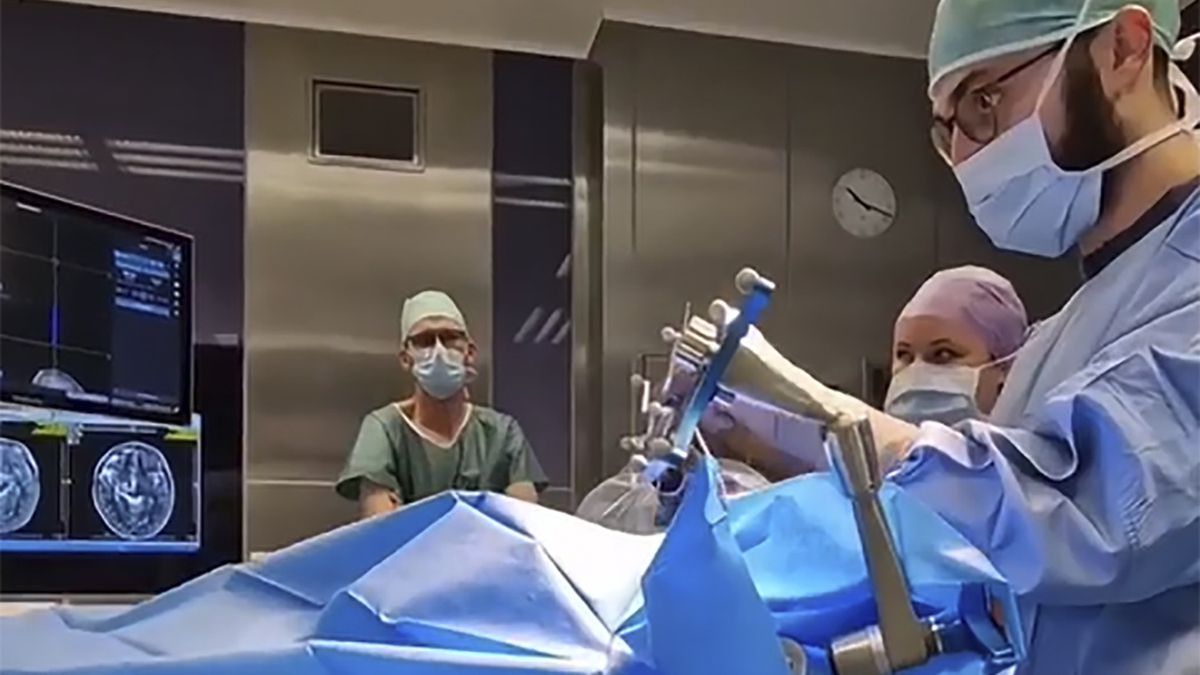 Neurochirurdzy usunęli u 10-letniego Natana guza mózgu bez otwierania czaszki