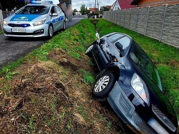 Racibórz: Ford w rowie. Za kierownicą kompletnie pijana 55-latka