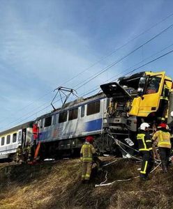 Ciężarówka wjechała przed pociąg. Akcja ratunkowa