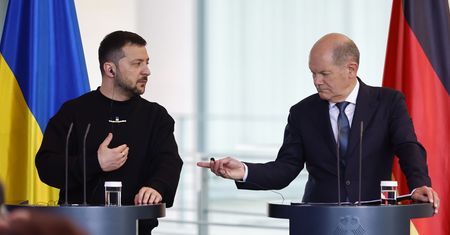Zełenski w Berlinie. Chce koalicji w sprawie myśliwców