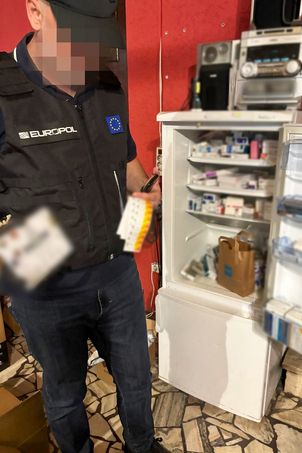 Wielka akcja CBŚP. Sterydy i zakazane substancje za 3,5 mln zł miały trafiać do klientów przez internet