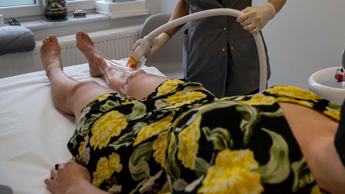 Salony kosmetyczne i fryzjerskie zosta?y otwarte21-05-2020 BIALYSTOK STREFA URODY KOSMETYCZKA OTWARTE KORONAWIRUS FOT. WOJCIECH WOJTKIELEWICZ/KURIER PORANNY/GAZETA WSPOLCZESNA/POLSKA PRESSWojciech Wojtkielewicz