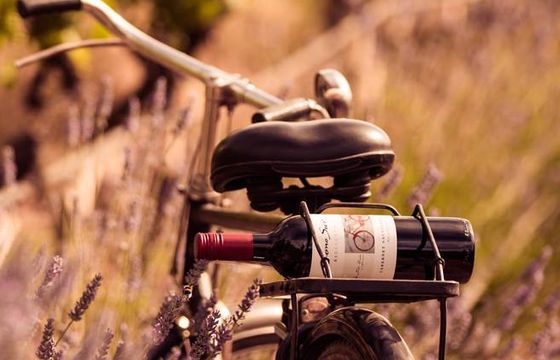 Chilijskie wino Cono Sur jako sponsor Tour de France zyska mimo protestów francuskich winiarzy (opinie)