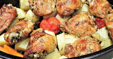 Pieczony udziec z kurczaka (mięso i skóra)