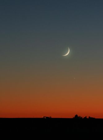 Koniunkcja ciał niebieskich. Astronom zachęca: przed nami rzadkie spotkanie