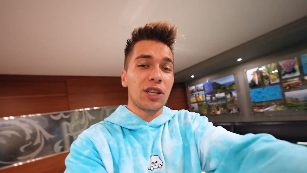 Karol Friz Wiśniewski jest już prawdziwym biznesmenem.