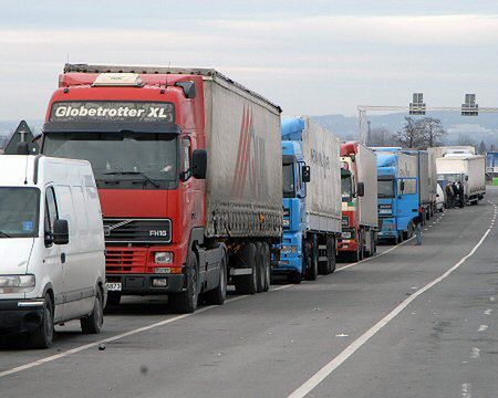 Kierowcy zablokowali drogę do przejścia w Dorohusku