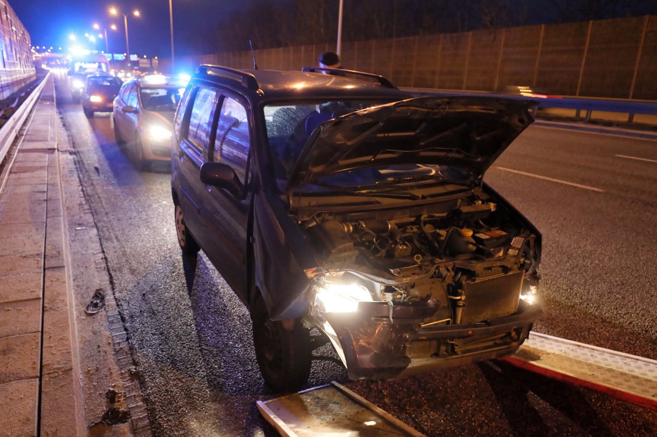 Warszawa. Zderzenie na Trasie Siekierkowskiej. Trzy pojazdy wpadły na siebie