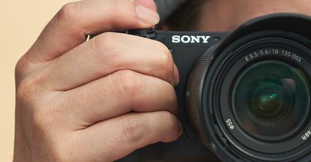 Sony A6100 i A6600  - miał być jeden, a są dwa bezlusterkowce