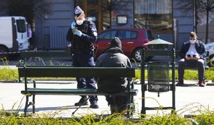 Koronawirus. Tyle mandatów wystawiła policja za brak maseczki