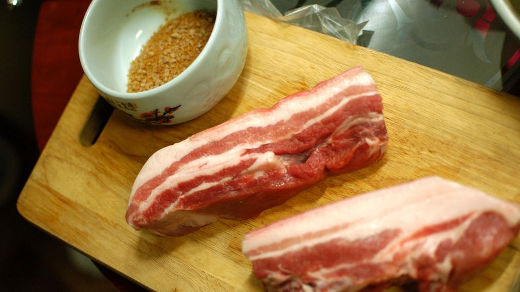 Surowy peklowany tłuszcz wieprzowy