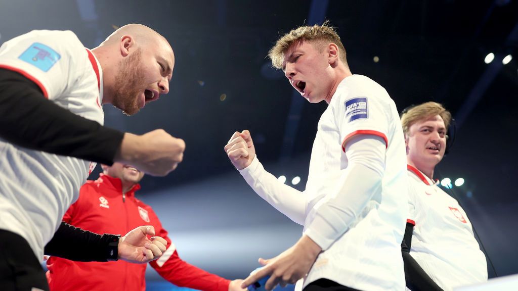 Zdjęcie okładkowe artykułu: Getty Images /  Joosep Martinson - FIFA / Kacper Dawid Furmanek (Furman), Damian Bartosz Augustyniak (Damie) i Bartosz Piotr Jakubowski (Bejott) 