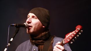 Muzyk, lekarz, ojciec 6 dzieci. Kuba Sienkiewicz od lat balansuje między sceną a szpitalem. Jego życie prywatne skrywa wiele niespodzianek