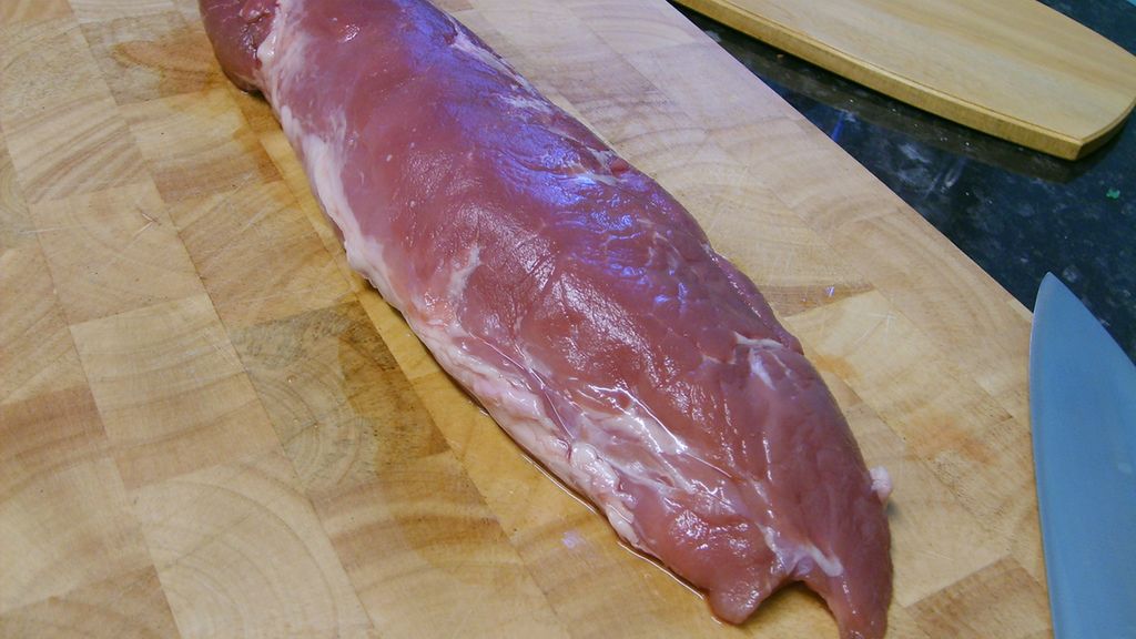 Surowa wzbogacona polędwiczka wieprzowa (samo mięso)