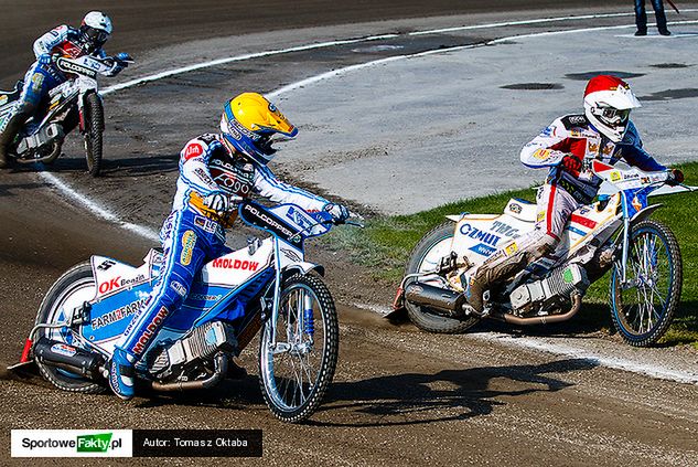 Artur Mroczka (czerwony) i Nicki Pedersen (żółty)