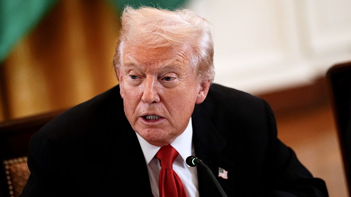 US President Donald Trump attends a dinner in the East Room of the White House in Washington, DC, USA, 06 November 2025. US President Donald Trump is hosting a summit with five Central Asian countries as the US steps up its competition for influence in the vast, energy- and mineral-rich region, where China and Russia have long held sway. EPA/Aaron Schwartz / POOL Dostawca: PAP/EPA.