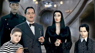 Tak dziś wygląda kultowa rodzina Addamsów. Mrocznej Morticii na pewno byście nie poznali na ulicy