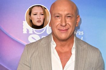 Pocałował współpracowniczkę przy kamerach. "Po prostu chcą rozgłosu"