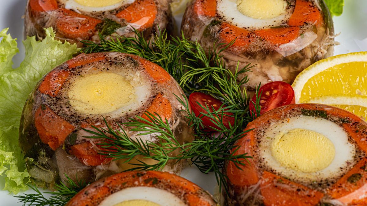 Wielkanocna galareta z jajkiem