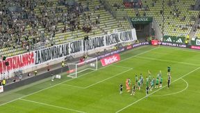 Były kapitan Lechii wygwizdany i zwyzywany. Oddał opaskę