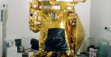 Sonda Cassini przeleciała nad księżycem Saturna