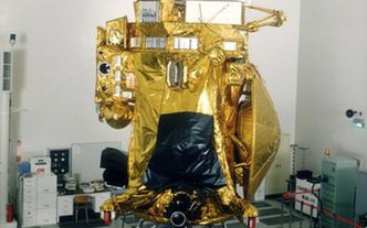 Sonda Cassini przeleciała nad księżycem Saturna