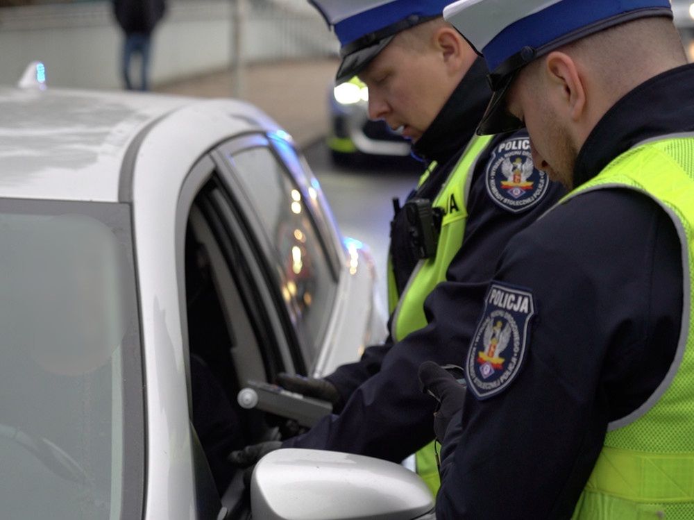 Kierowca miał drgawki. W aucie znaleziono narkotyki