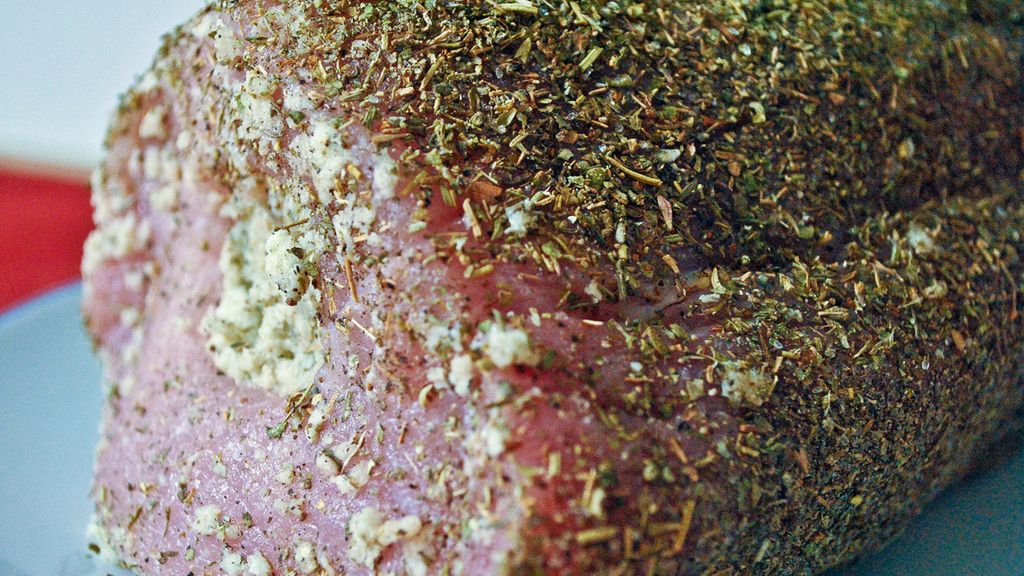 Surowy peklowany schab wieprzowy bez kości (samo mięso)